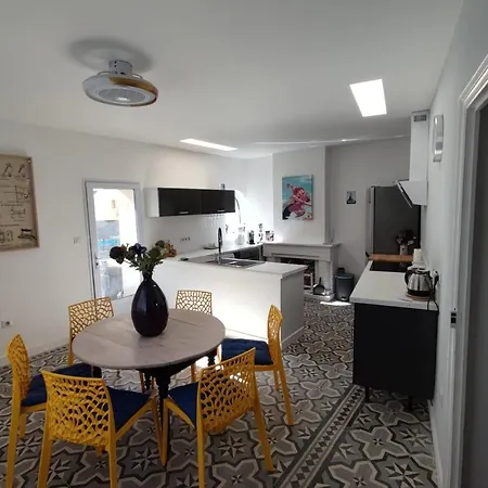 Vakantiehuis Nice House With Pool - Ideal For Holidays